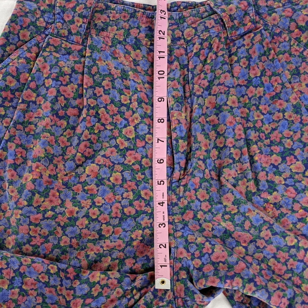 VTG Corduroy Floral Pleated Ultra High Waste Pastel Wide Leg Shorts - Picture 8 of 9